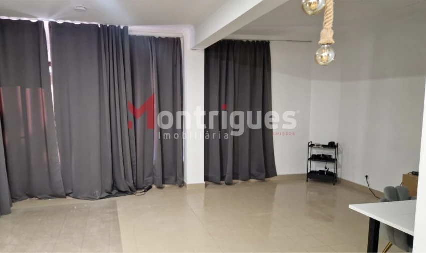 Loja para Arrendamento em Vialonga Foto 2