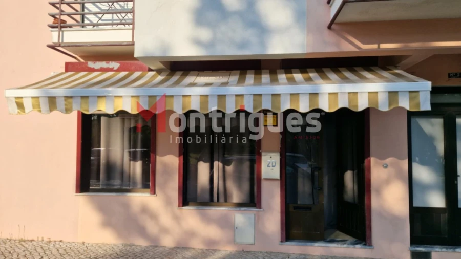 Loja para Arrendamento em Vialonga