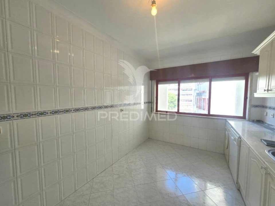 Apartamento T2 para Venda em Algueirão-Mem Martins Foto 2