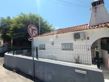 Moradia T4 para Venda em Barbacena e Vila Fernando