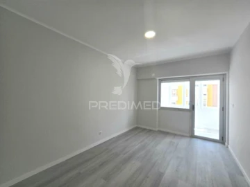 Apartamento T2 para Venda em Oeiras e São Julião da Barra, Paço de Arcos e Caxias