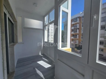 Apartamento T2 para Venda em Oeiras e São Julião da Barra, Paço de Arcos e Caxias