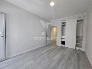 Apartamento T2 para Venda em Oeiras e São Julião da Barra, Paço de Arcos e Caxias