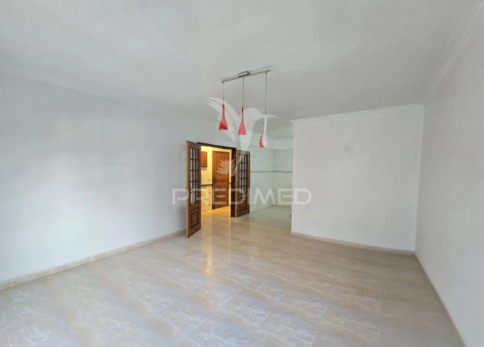 Apartamento T2 para Venda em Algueirão-Mem Martins Foto 2