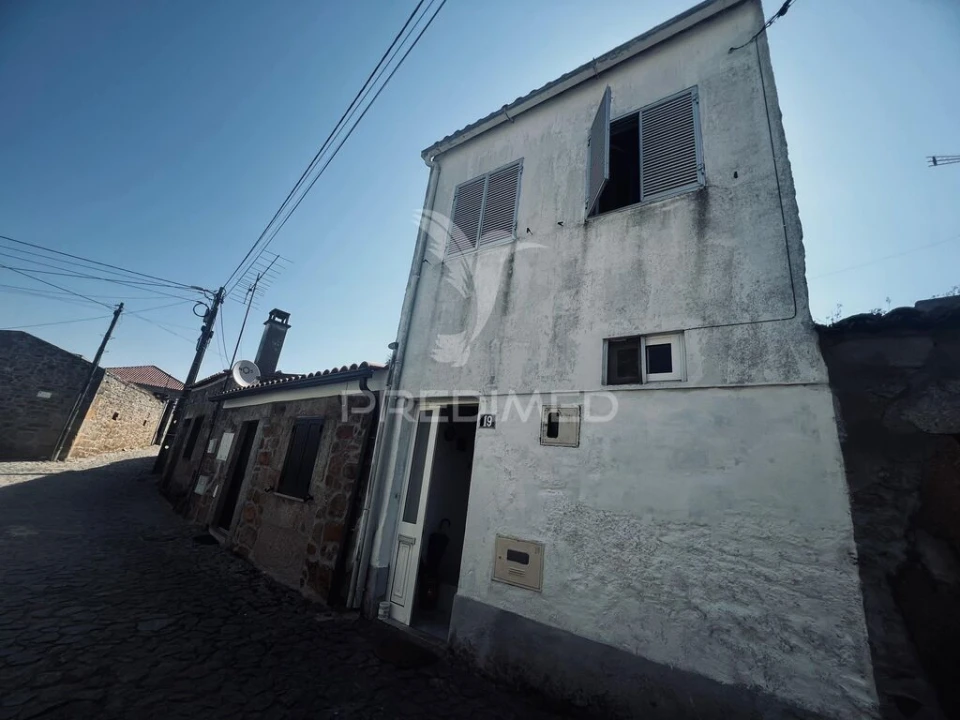Moradia T4 para Venda em Freixo de Numão Foto 1