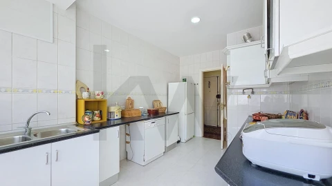 Apartamento T3 para Arrendamento em Carnaxide e Queijas