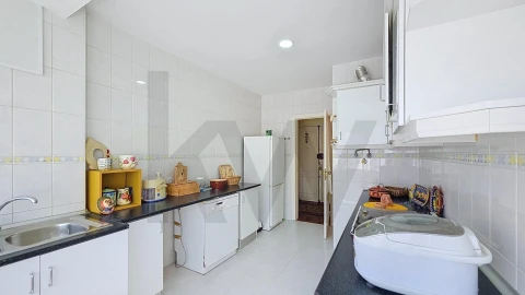 Apartamento T3 para Arrendamento em Carnaxide e Queijas