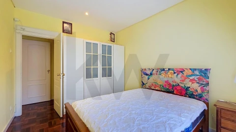 Apartamento T3 para Arrendamento em Carnaxide e Queijas
