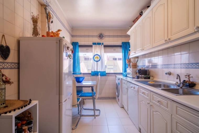 Apartamento T2 para Venda em Alfragide Foto 7