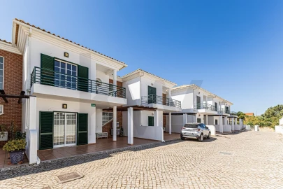 Moradia T3 para Venda em Alcantarilha e Pêra