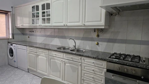 Apartamento T3 para Venda em Agualva e Mira-Sintra