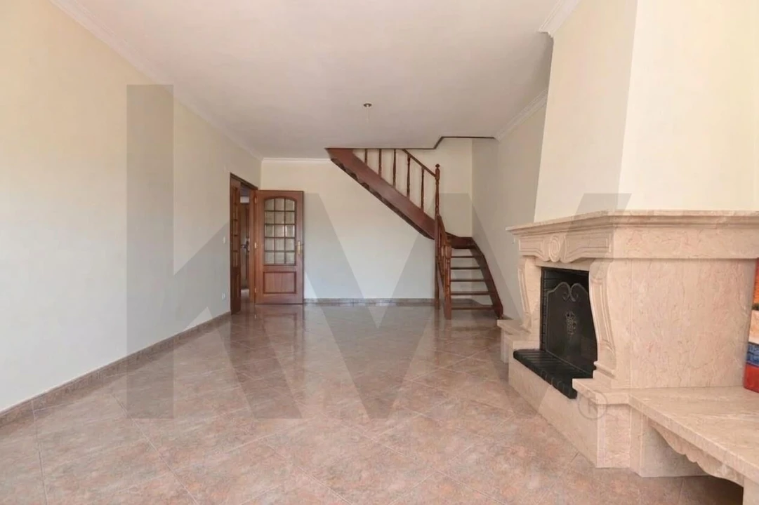 Apartamento T3 para Venda em Agualva e Mira-Sintra Foto 2