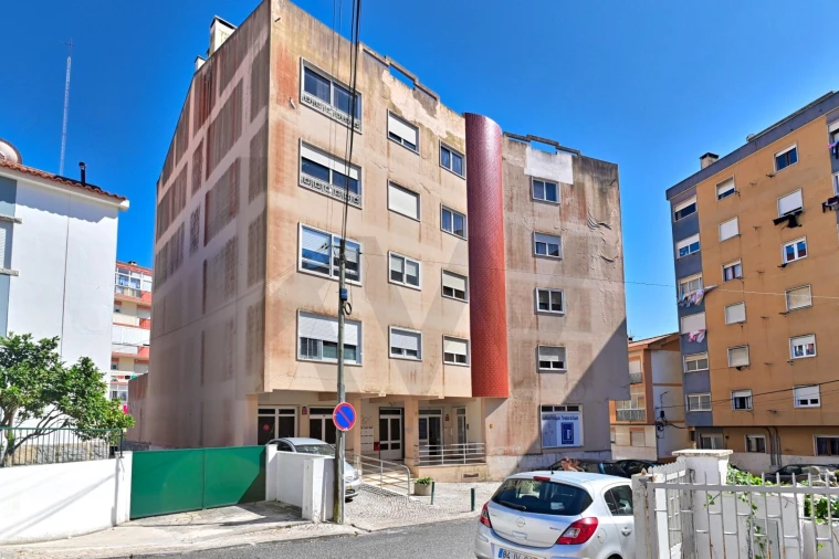 Apartamento T3 para Venda em Agualva e Mira-Sintra Foto 29