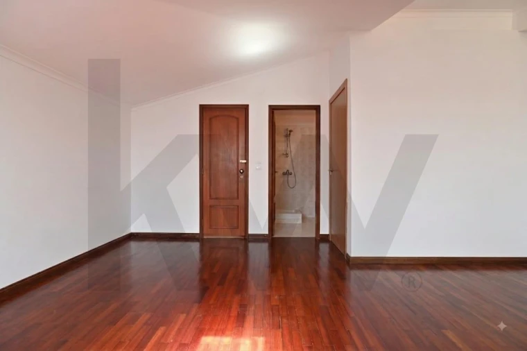 Apartamento T3 para Venda em Agualva e Mira-Sintra Foto 25