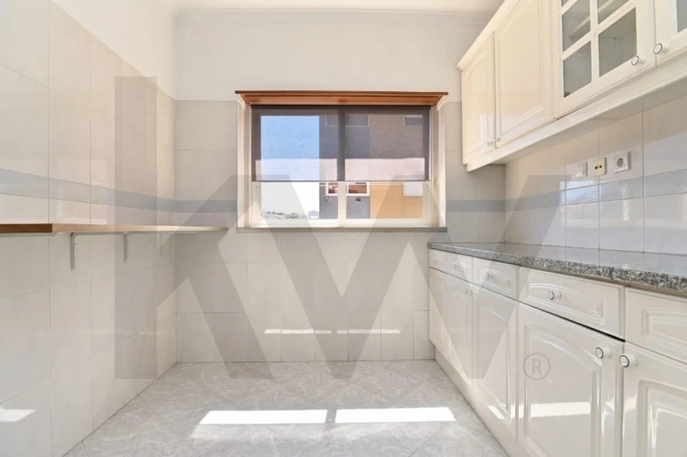 Apartamento T3 para Venda em Agualva e Mira-Sintra Foto 16