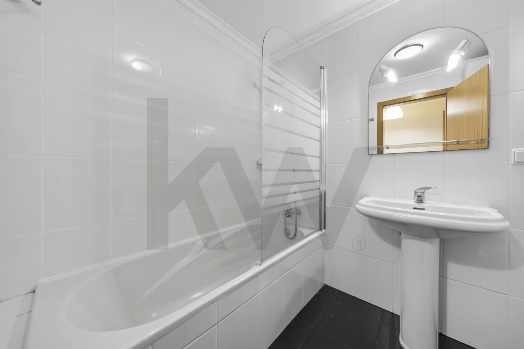 Apartamento T2 para Venda em Caniço Foto 17