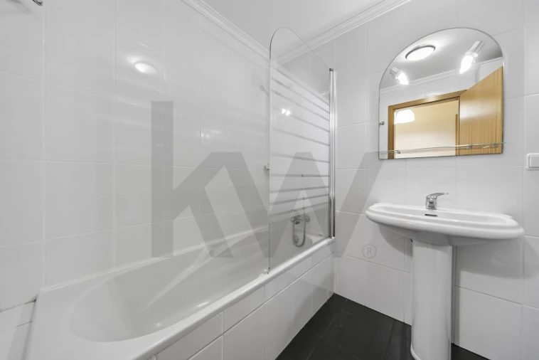 Apartamento T2 para Venda em Caniço Foto 17