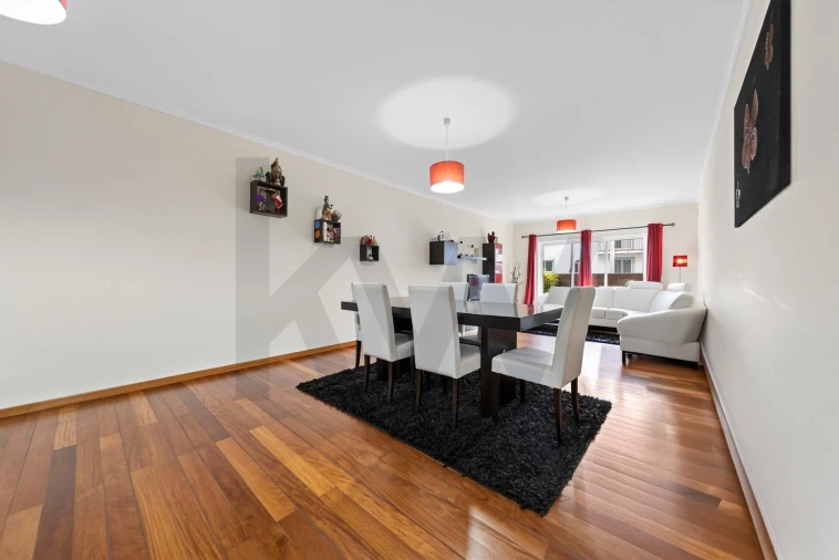 Apartamento T2 para Venda em Caniço Foto 2