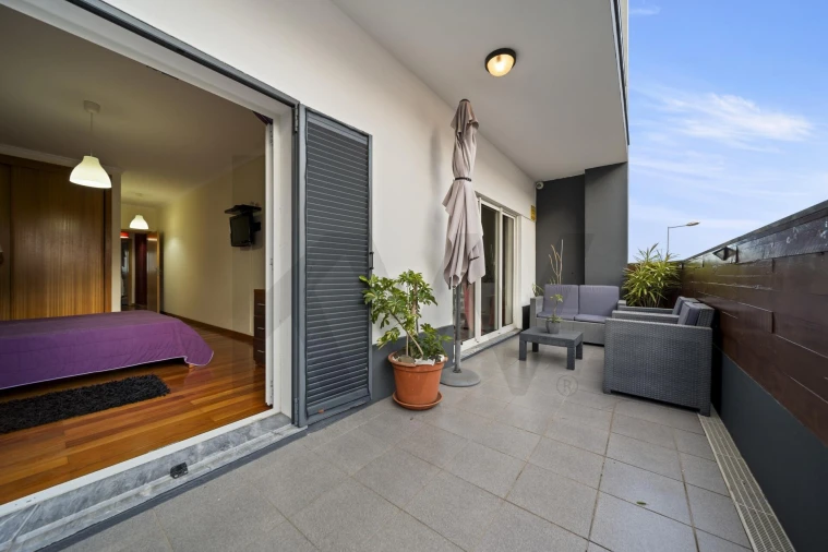 Apartamento T2 para Venda em Caniço Foto 3