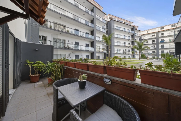 Apartamento T2 para Venda em Caniço Foto 5