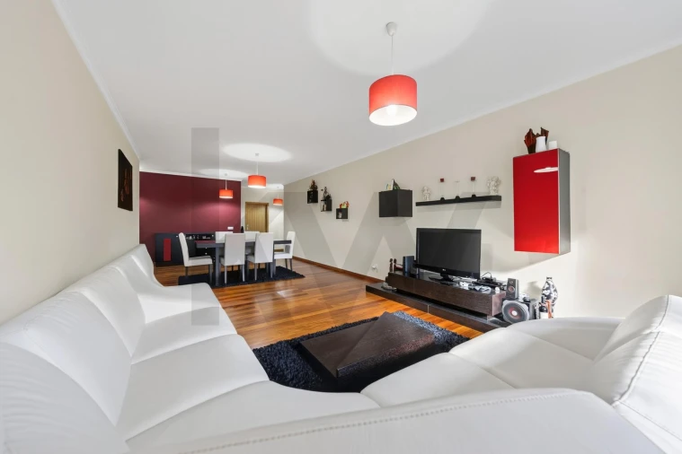 Apartamento T2 para Venda em Caniço Foto 10