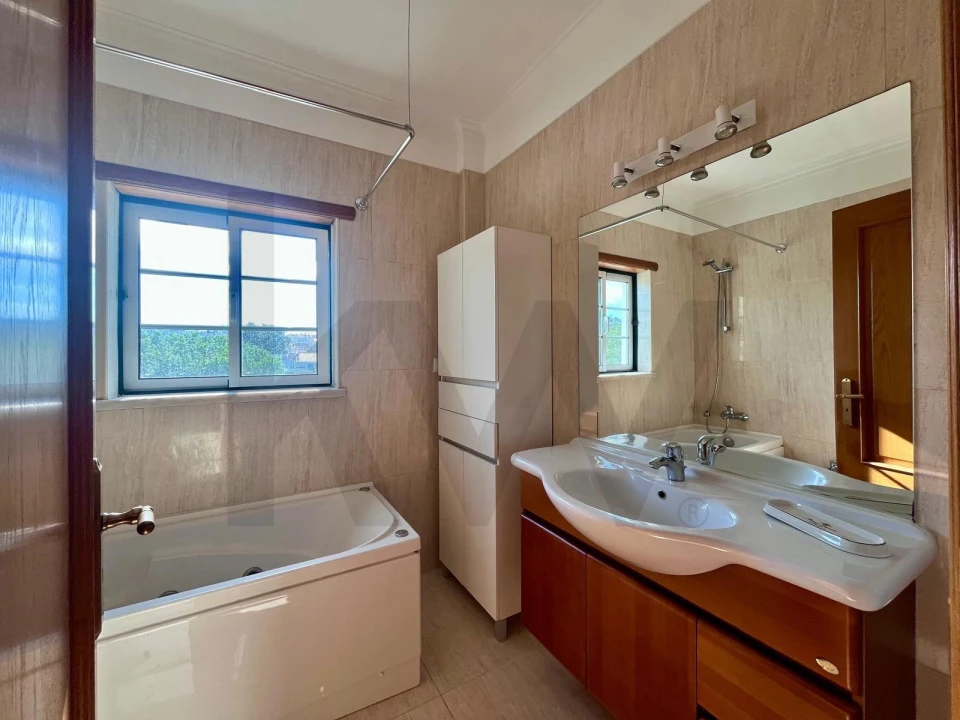 Apartamento T4 para Arrendamento em Alcabideche Foto 28