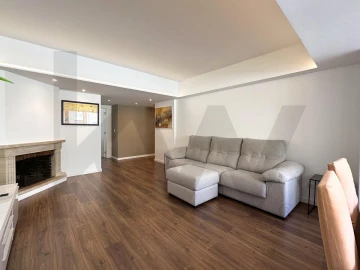 Apartamento T3 para Arrendamento em Massamá e Monte Abraão