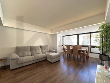 Apartamento T3 para Arrendamento em Massamá e Monte Abraão