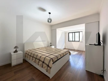 Apartamento T3 para Arrendamento em Massamá e Monte Abraão