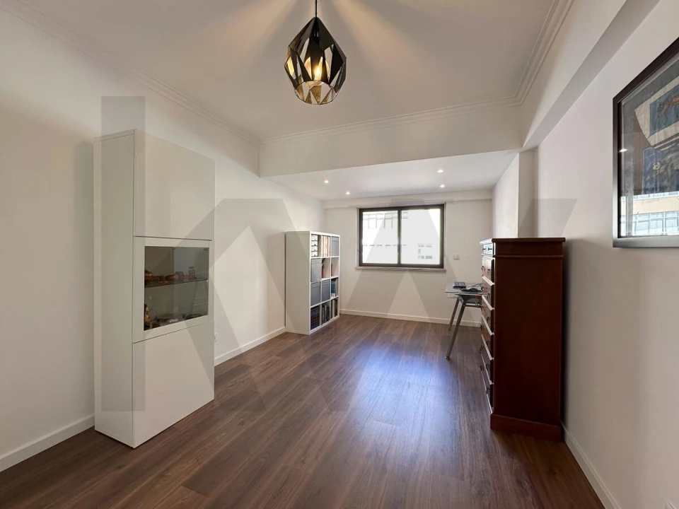 Apartamento T3 para Arrendamento em Massamá e Monte Abraão Foto 19