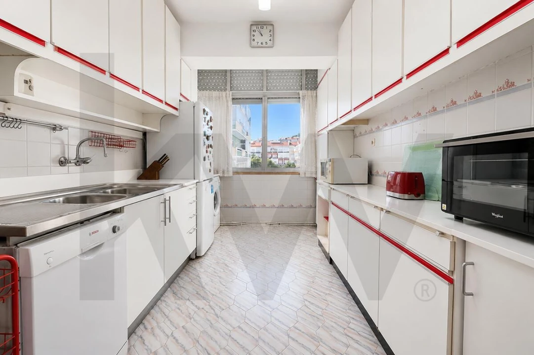 Apartamento T2 para Venda em Alfragide Foto 14