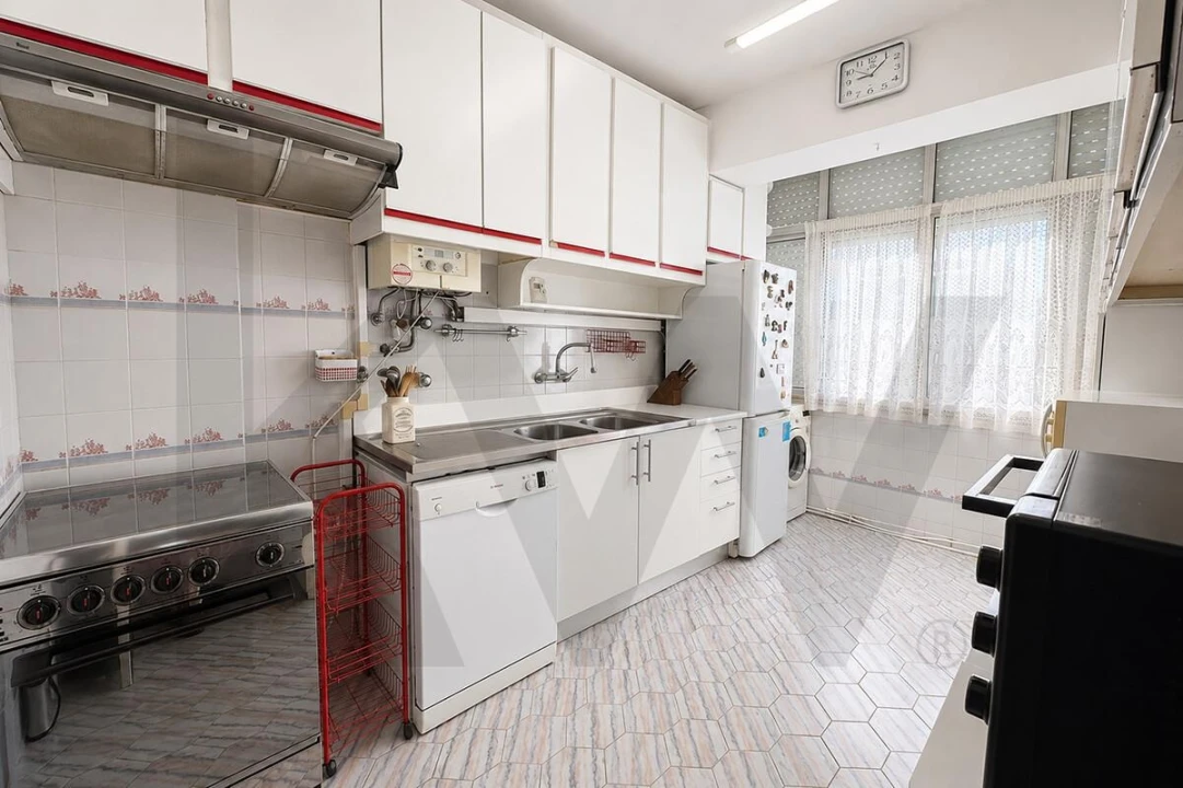 Apartamento T2 para Venda em Alfragide Foto 18