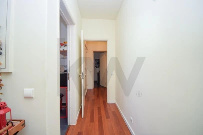 Apartamento T3 para Venda em Carcavelos e Parede