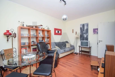 Apartamento T3 para Venda em Carcavelos e Parede