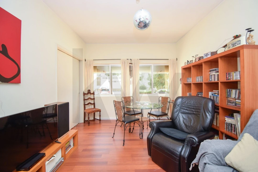 Apartamento T3 para Venda em Carcavelos e Parede Foto 2