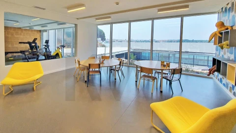 Apartamento T3 para Arrendamento em Seixal, Arrentela e Aldeia de Paio Pires