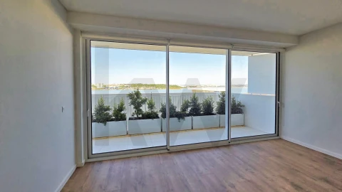 Apartamento T3 para Arrendamento em Seixal, Arrentela e Aldeia de Paio Pires