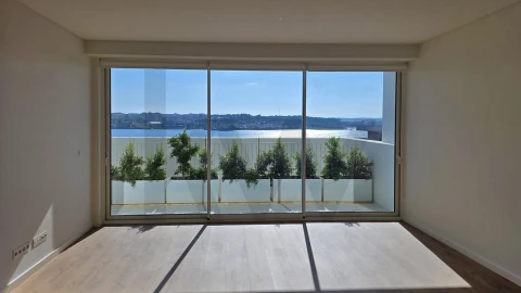 Apartamento T3 para Arrendamento em Seixal, Arrentela e Aldeia de Paio Pires