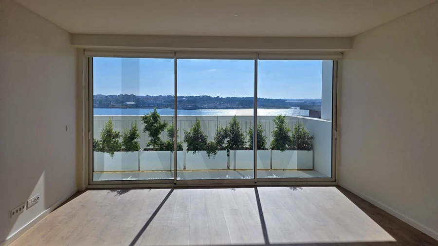 Apartamento T3 para Arrendamento em Seixal, Arrentela e Aldeia de Paio Pires Foto 8