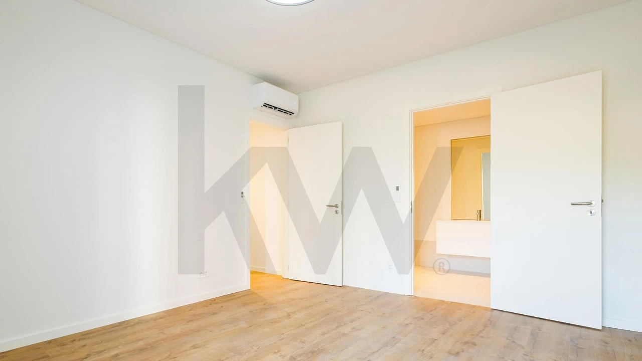 Apartamento T3 para Arrendamento em Seixal, Arrentela e Aldeia de Paio Pires Foto 10