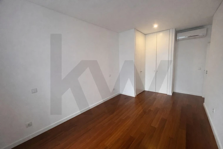Apartamento T2 para Venda em Faro (Sé e São Pedro) Foto 11