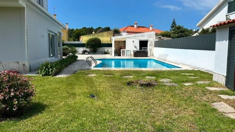 Moradia T5 para Venda em Corroios