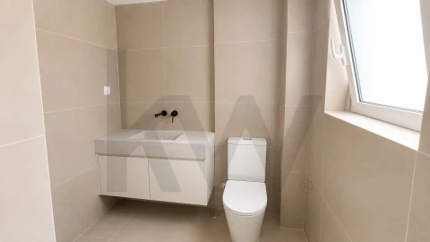 Moradia T5 para Venda em Corroios
