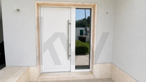 Moradia T5 para Venda em Corroios