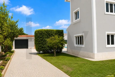 Moradia T5 para Venda em Corroios