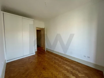 Apartamento T2 para Arrendamento em Areeiro