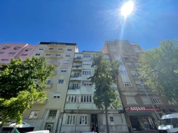 Apartamento T2 para Arrendamento em Areeiro