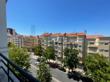 Apartamento T2 para Arrendamento em Areeiro