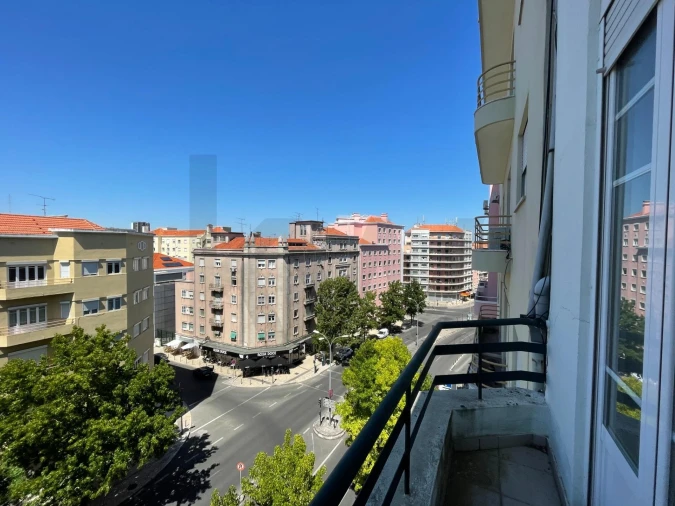 Apartamento T2 para Arrendamento em Areeiro Foto 9