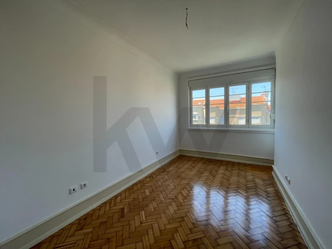Apartamento T2 para Arrendamento em Areeiro Foto 6